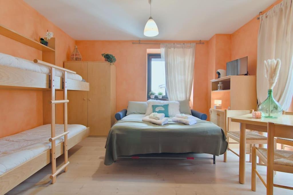 Aprica Alpine Loft Centralita E Park Free Bagian luar foto