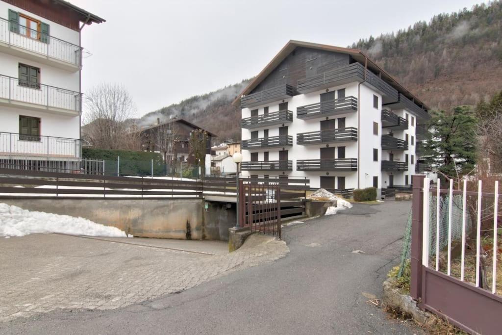 Aprica Alpine Loft Centralita E Park Free Bagian luar foto